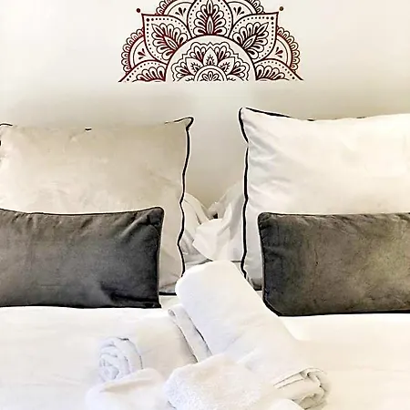 Hotel ô9 Marches *